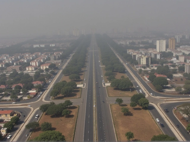 Fumaça de Incêndios Cobre o Céu de Brasília no Domingo, 25 de Agosto de 2024