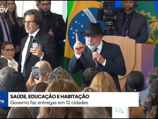 Lula mostra dedo do meio no Planalto e gera polêmica